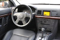 Opel Vectra 2.2: От интерьера Вектры веет излишней немецкой строгостью