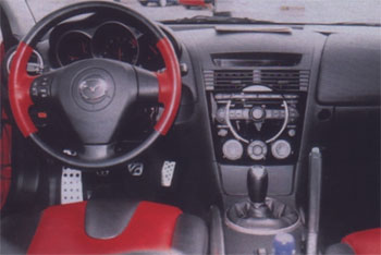 Mazda RX-8: Маленькие двери можно отрыть, лишь распахнув передние. Сзади удастся сесть, если вы не гигант. Багажник для спорт купе очень приличный - 290 л.
