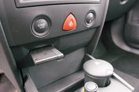 Двигатель Renault запускается кнопкой. Вместо традиционного ключа — вставляемая в специальный слот карточка