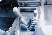 Mitsubishi L200: На Mitsubishi L200 применена трансмиссия Easy Select — такая же, как на автомобилях Pajero Sport