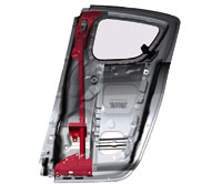 Mazda RX8: В задние полудверцы встроены не только продольные брусья безопасности, но и вертикальные силовые элементы — они образуют 